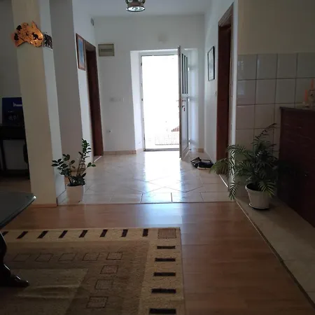 Barun Apartman Lusnic Exteriér fotografie