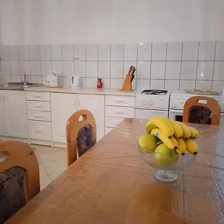 Barun Apartman Lusnic Exteriér fotografie